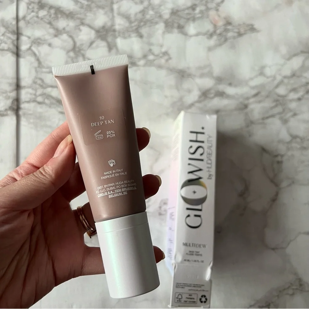 glowish by huda beauty multidew skin tint 10 deep tan July sale